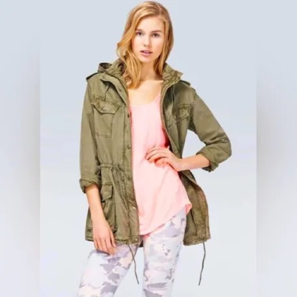 ARITZIA TALULA trooper army green zip up hooded jacket (XS)
